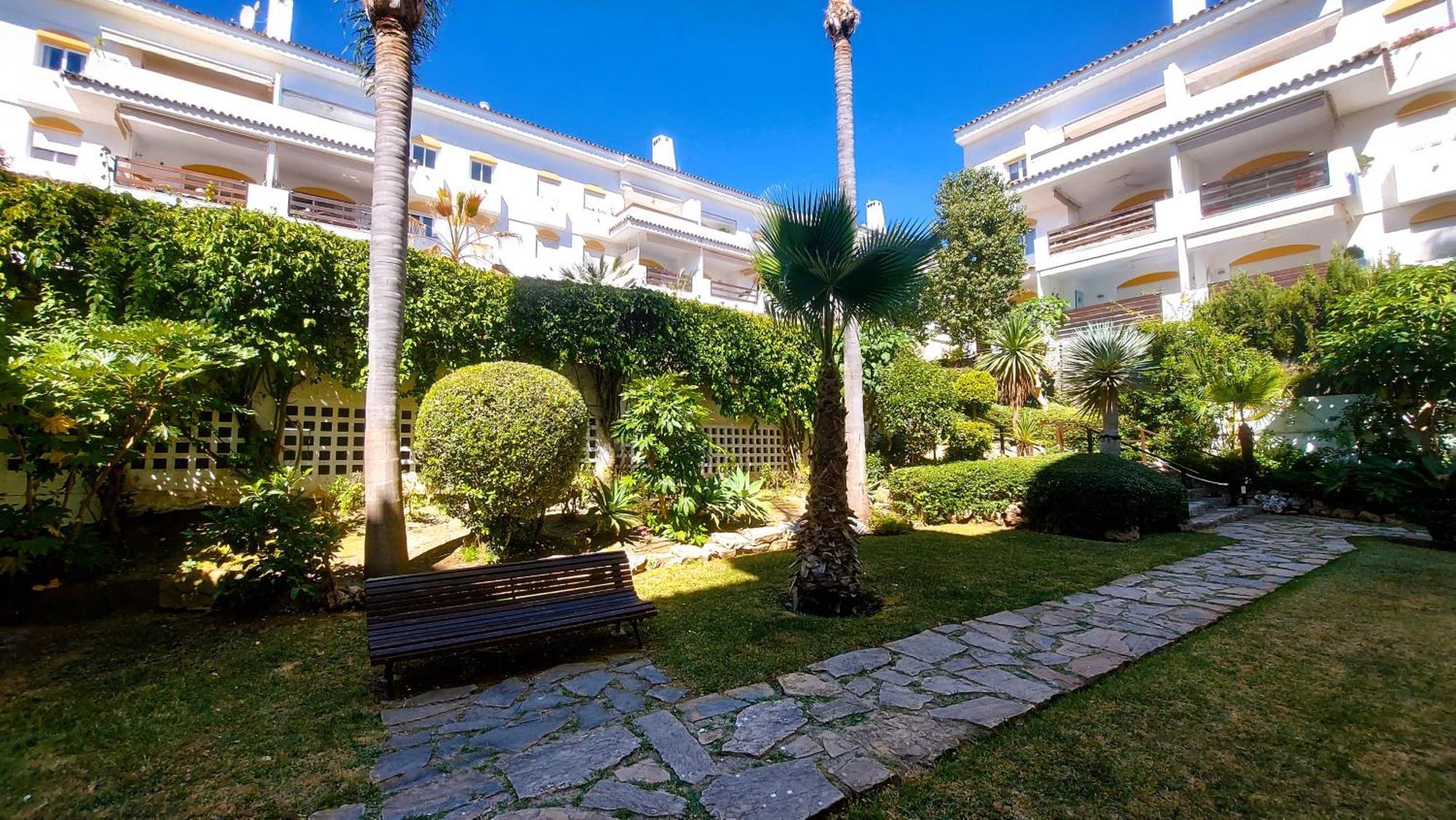 Apartment And Golfside In Guadalmina